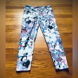 Fabletics. Small. Paint splotch 3/4 leggings. Waist band pockets